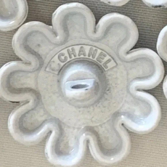 5 - 💯 Authentic Chanel Vintage Buttons! - Picture 3 of 5